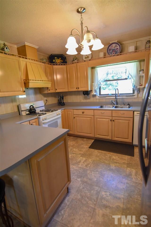 4703 Bragg Road Durham, NC 27704 - Photo 7 of 21