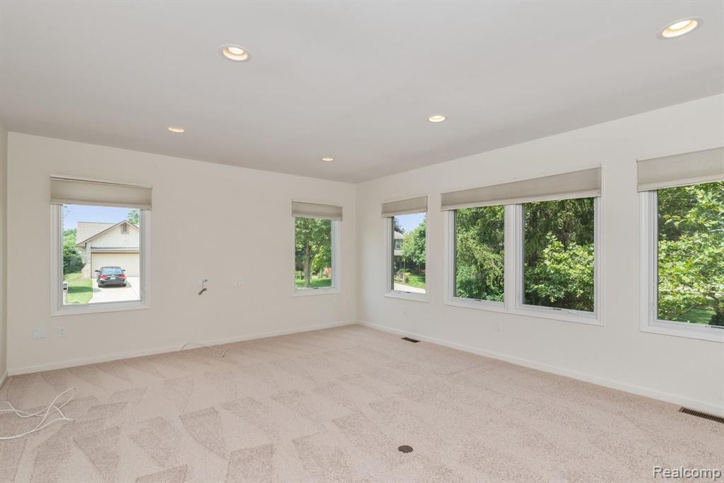 887 Ten Point Drive Rochester, MI 48309 - Photo 14 of 39