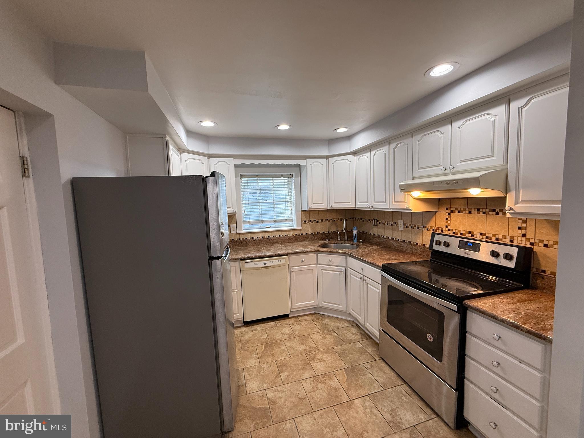 2425 South Warnock Street Philadelphia, PA 19148 - Photo 7 of 19
