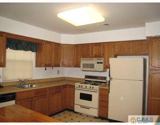 1704 Timber Oaks Road Edison, NJ 08820 - Photo 4 of 10