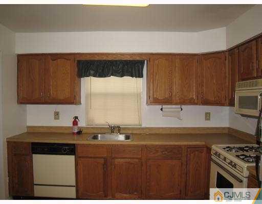 1704 Timber Oaks Road Edison, NJ 08820 - Photo 5 of 10