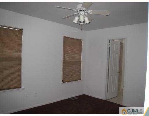 1704 Timber Oaks Road Edison, NJ 08820 - Photo 7 of 10
