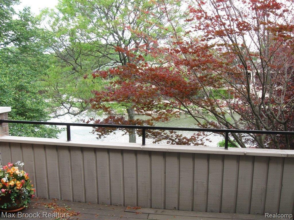 962 Brookwood Lane East, Unit 4 Rochester, MI 48309 - Photo 10 of 15 DECK.JPG