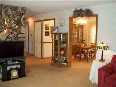 5035 North Vassar Road Flint, MI 48506 - Photo 5 of 14 20249768-4.JPG