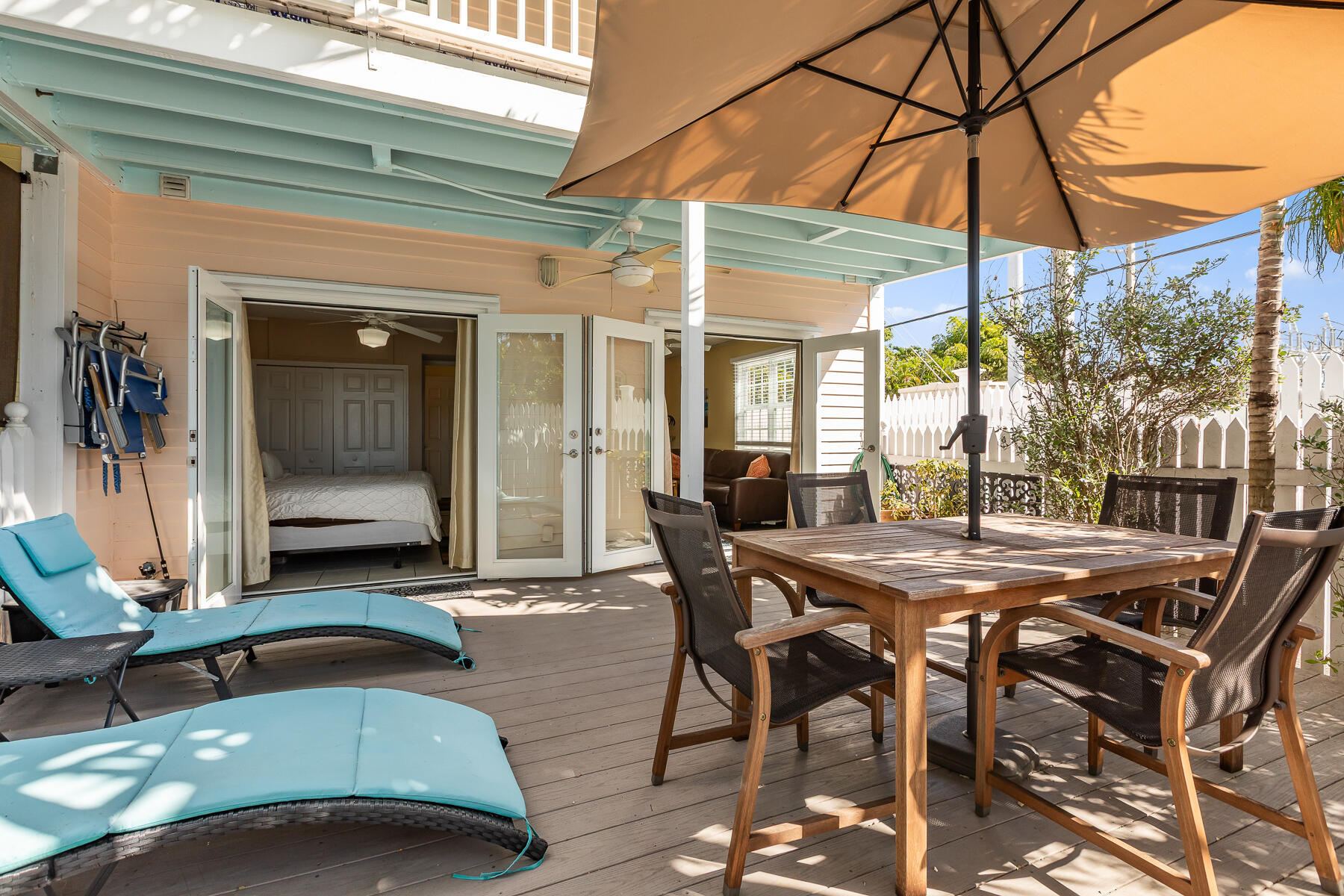 620 Thomas Street, Unit 175 Key West, FL 33040 - Photo 28 of 30 a backyard of a house with table and chairs