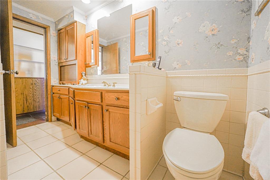 2913 North Mercer Street New Castle, PA 16105 - Photo 25 of 36 Full Bath - First Floor, view 2