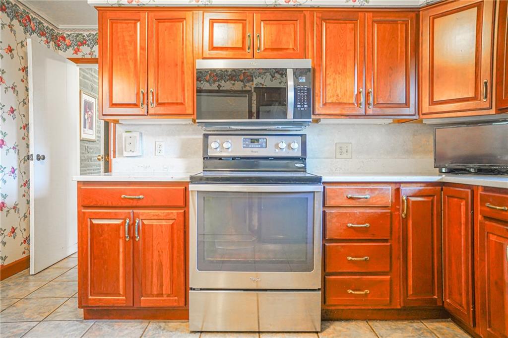 2913 North Mercer Street New Castle, PA 16105 - Photo 10 of 36 Kitchen, view 2