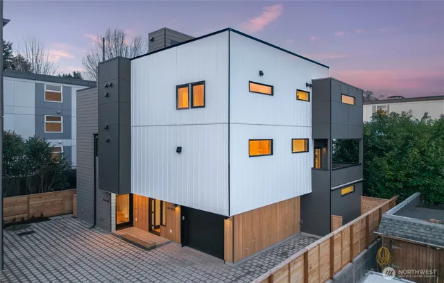 $1,325,000 | 3646A Greenwood Avenue North, Unit A, Seattle, WA 98103