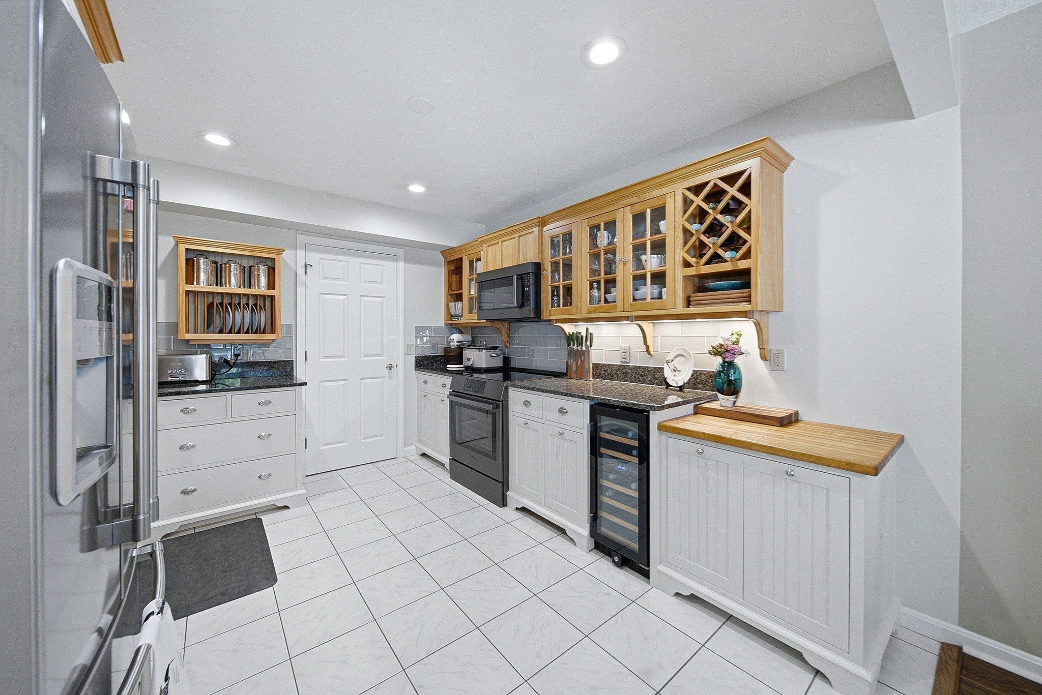 16 Country Club Road, Unit 16 Peabody, MA 01960 - Photo 4 of 41 Gallery Image 4