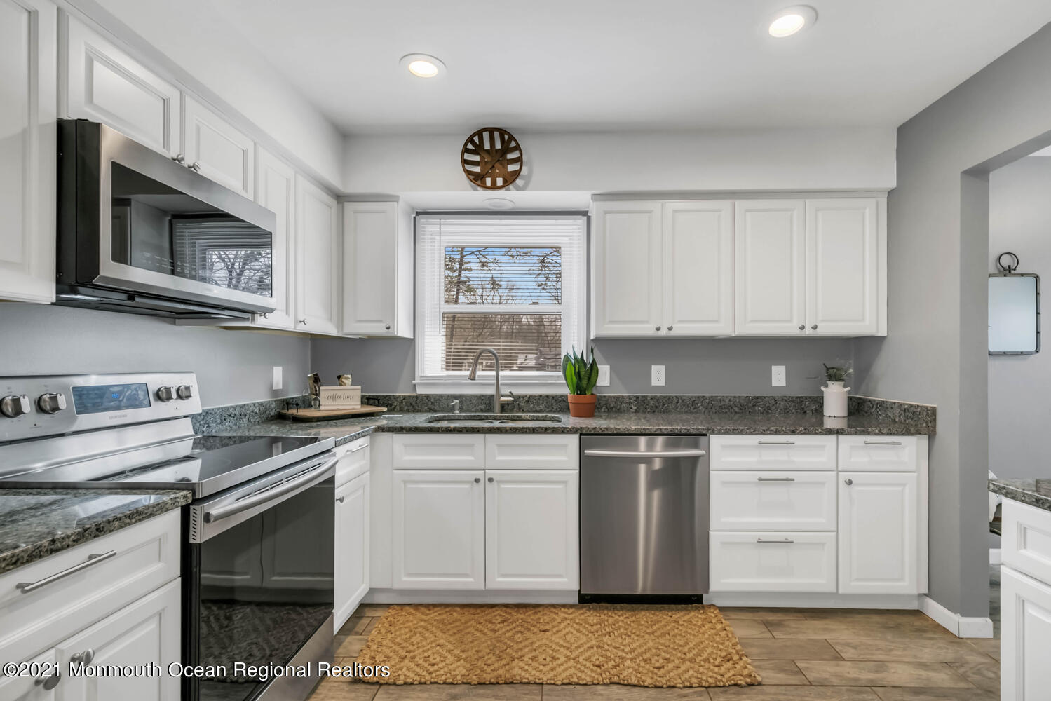6 Kuzyk Road Cream Ridge, NJ 08514 - Photo 10 of 24 6 Kuzyk Cream Ridge NJ 08514-large-018-0