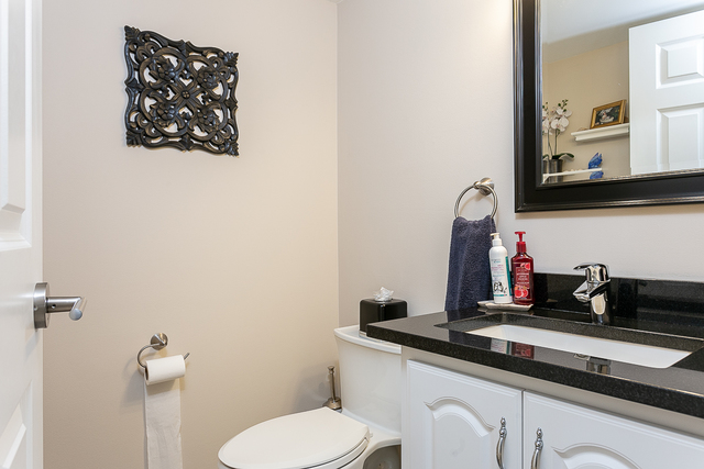 617 Sutton Court, Unit 617 Wheeling, IL 60090 - Photo 12 of 20
