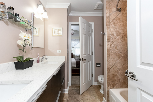 617 Sutton Court, Unit 617 Wheeling, IL 60090 - Photo 18 of 20