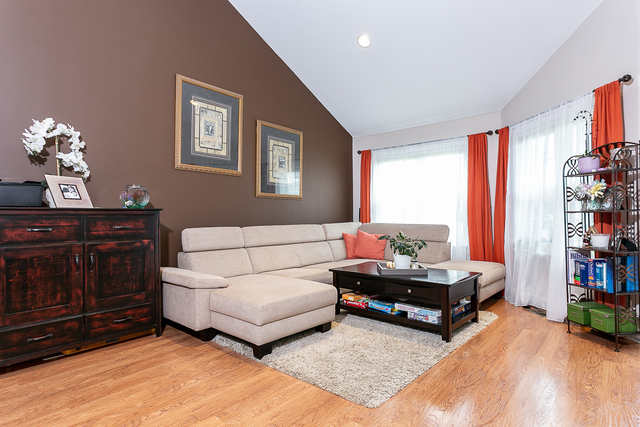 617 Sutton Court, Unit 617 Wheeling, IL 60090 - Photo 5 of 20