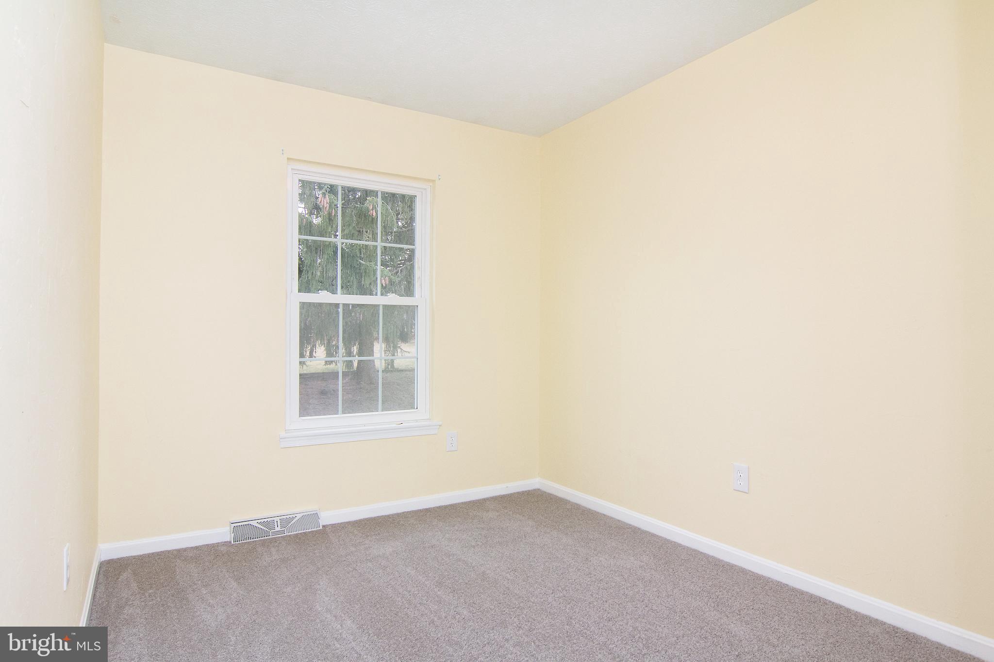 840 Century Street Hampstead, MD 21074 - Photo 26 of 34 an empty room with a window