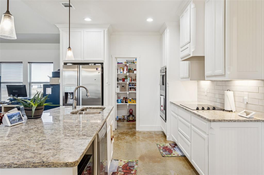 1084 Justin Drive Springtown, TX 76082 - Photo 9 of 28