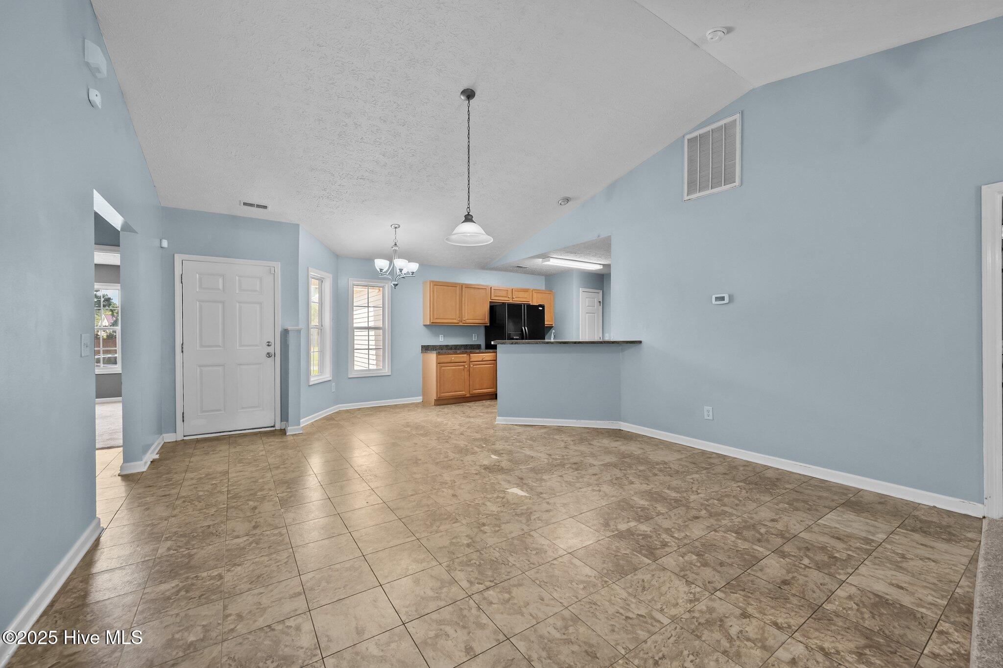 207 Jasmine Lane Jacksonville, NC 28546 - Photo 2 of 26 3-web-or-mls-_Z724755