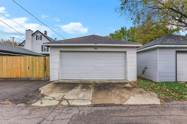 $349,990 | 751 Van Buren Avenue, St. Paul, MN 55104