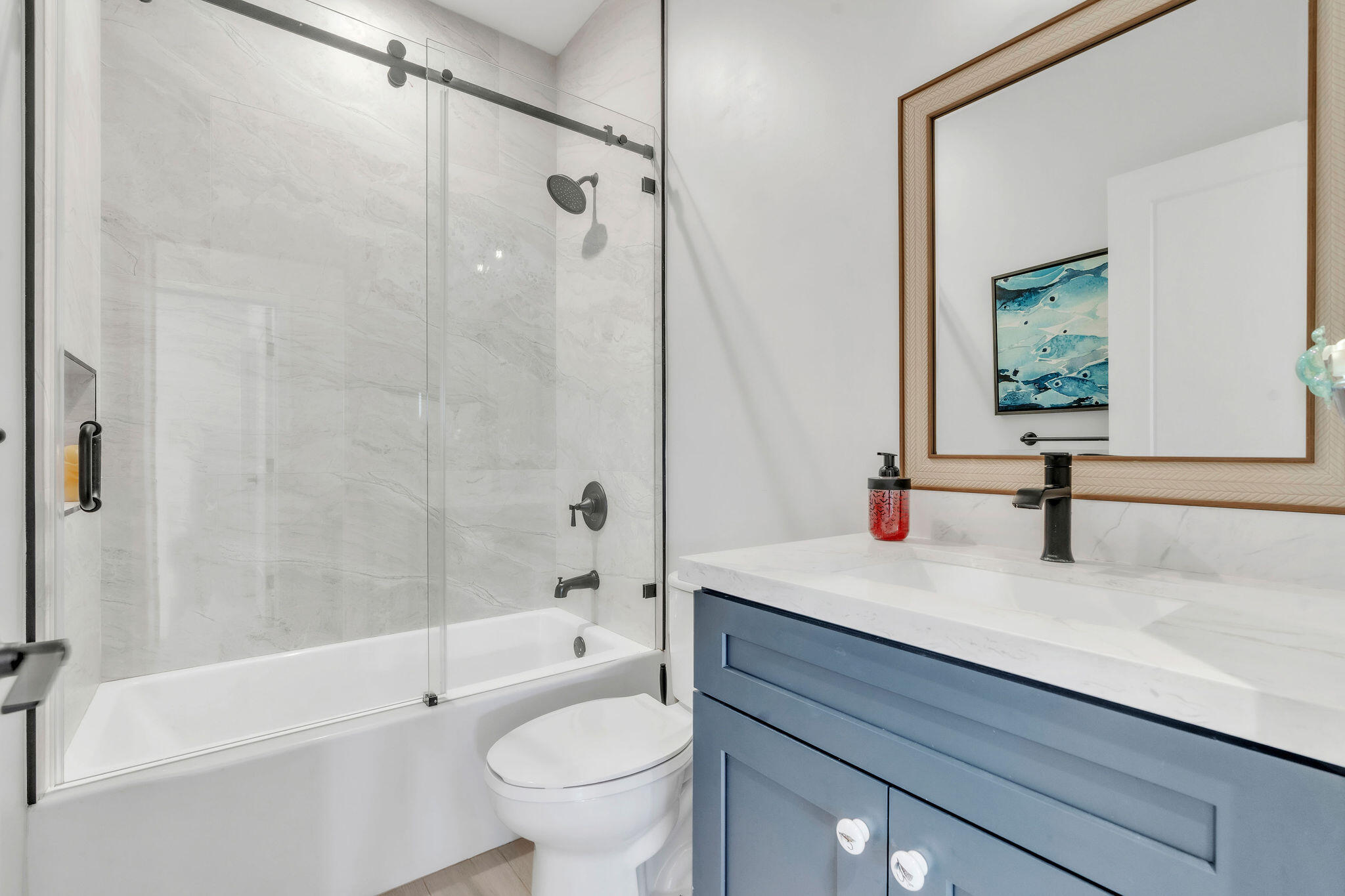 247 Hispanola Road Tavernier, FL 33070 - Photo 19 of 39 a bathroom with a sink a toilet and a bathtub