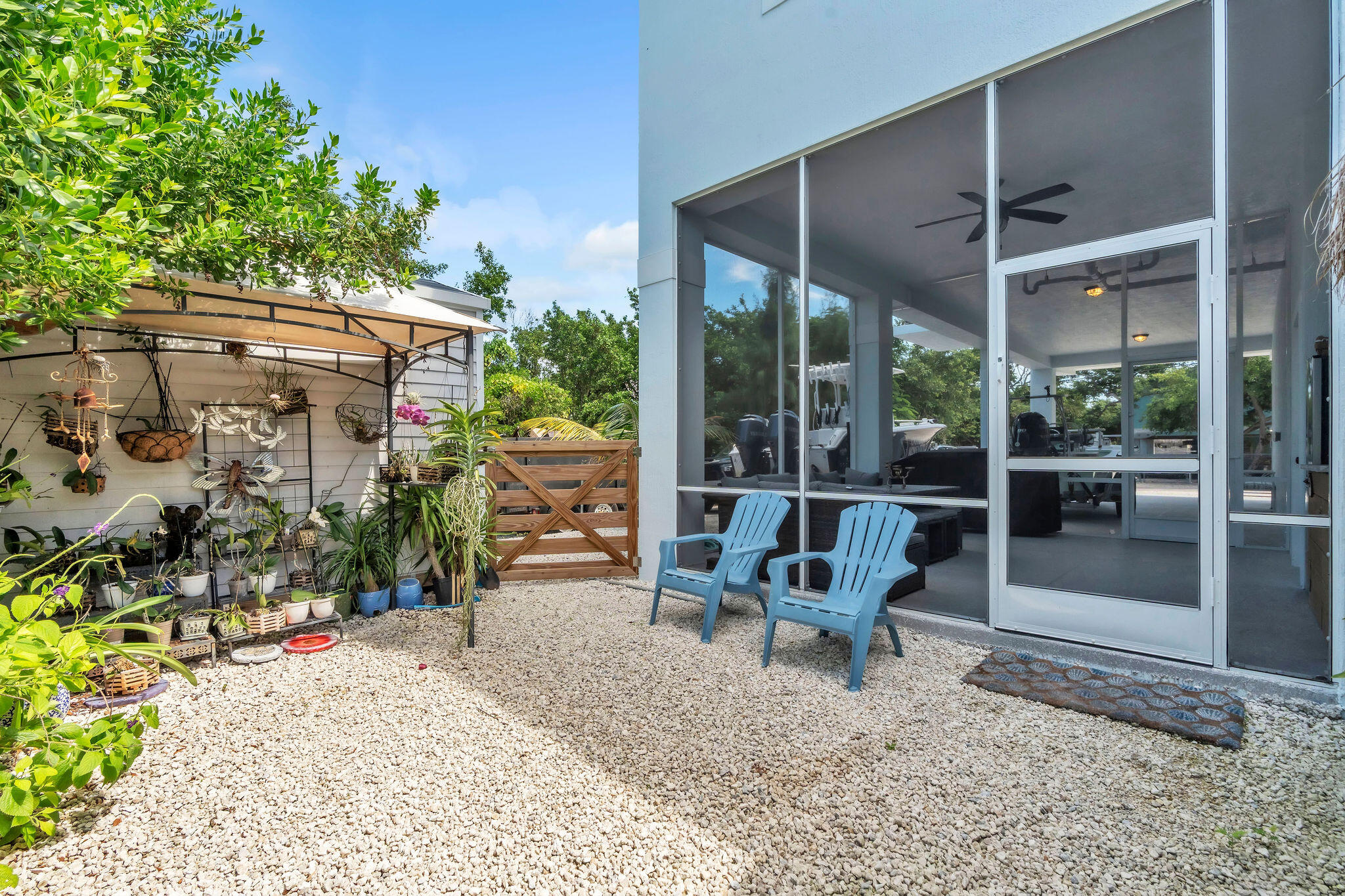 247 Hispanola Road Tavernier, FL 33070 - Photo 33 of 39 a view of an chair and tables in the patio