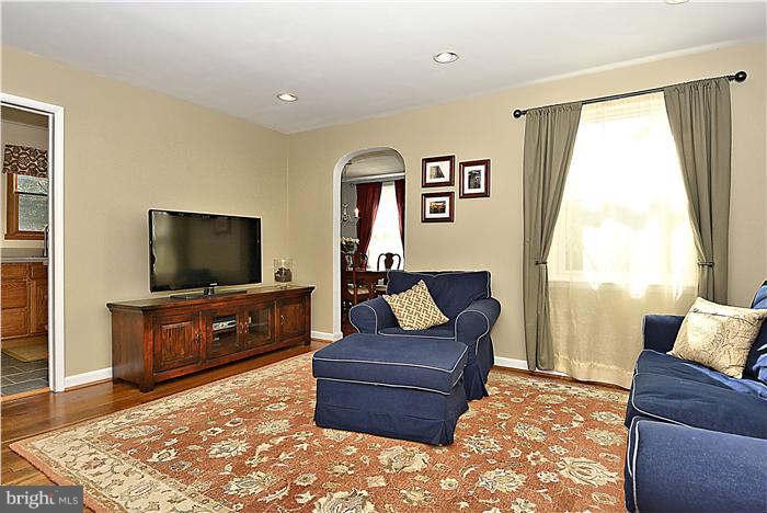 3052 Westfall Place Falls Church, VA 22042 - Photo 3 of 19 Living Room