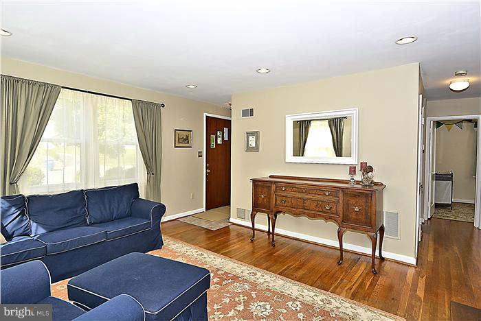 3052 Westfall Place Falls Church, VA 22042 - Photo 5 of 19 Living Room