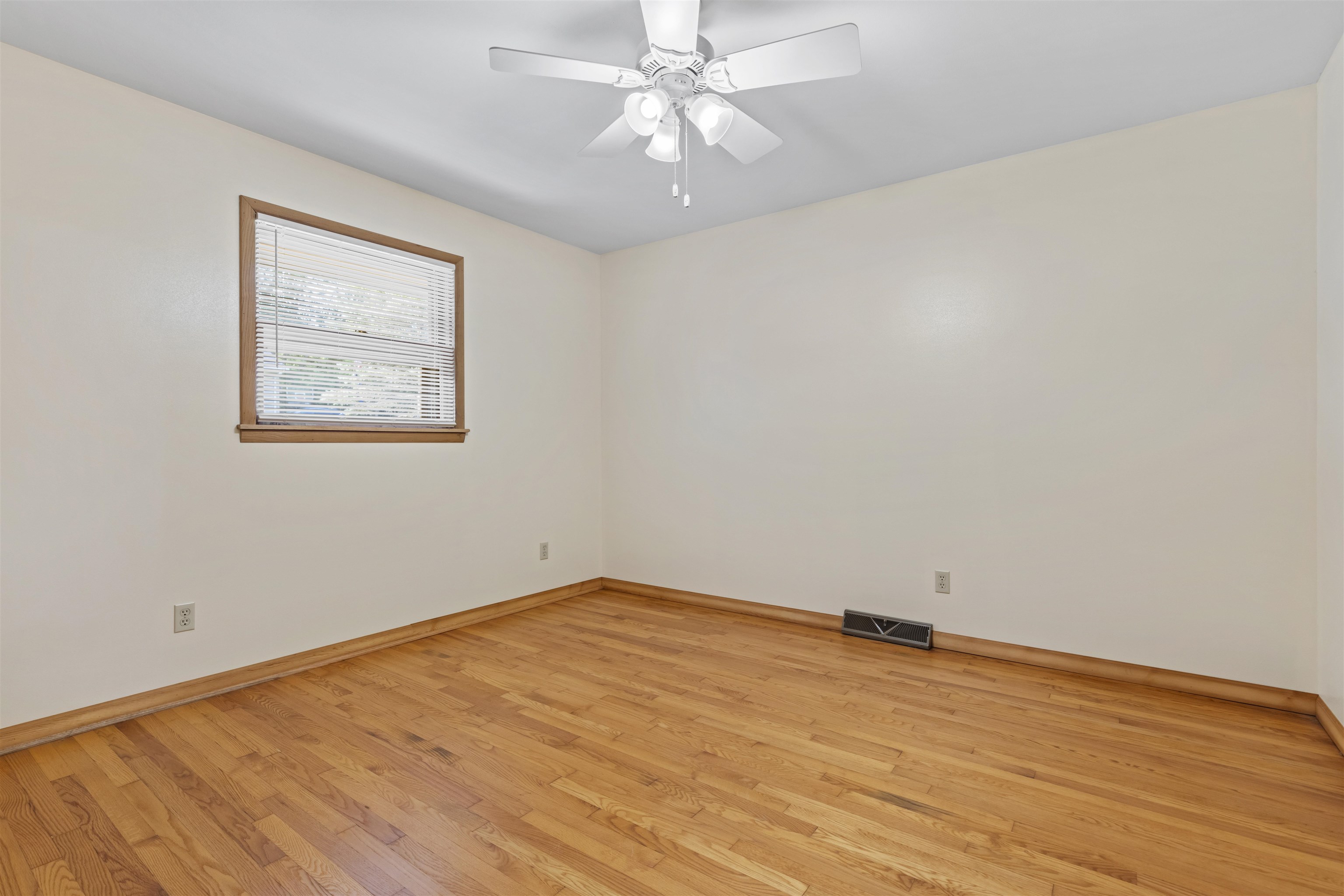 5745 Mc Donald Road Roscoe, IL 61073 - Photo 11 of 40 Gallery Image 11
