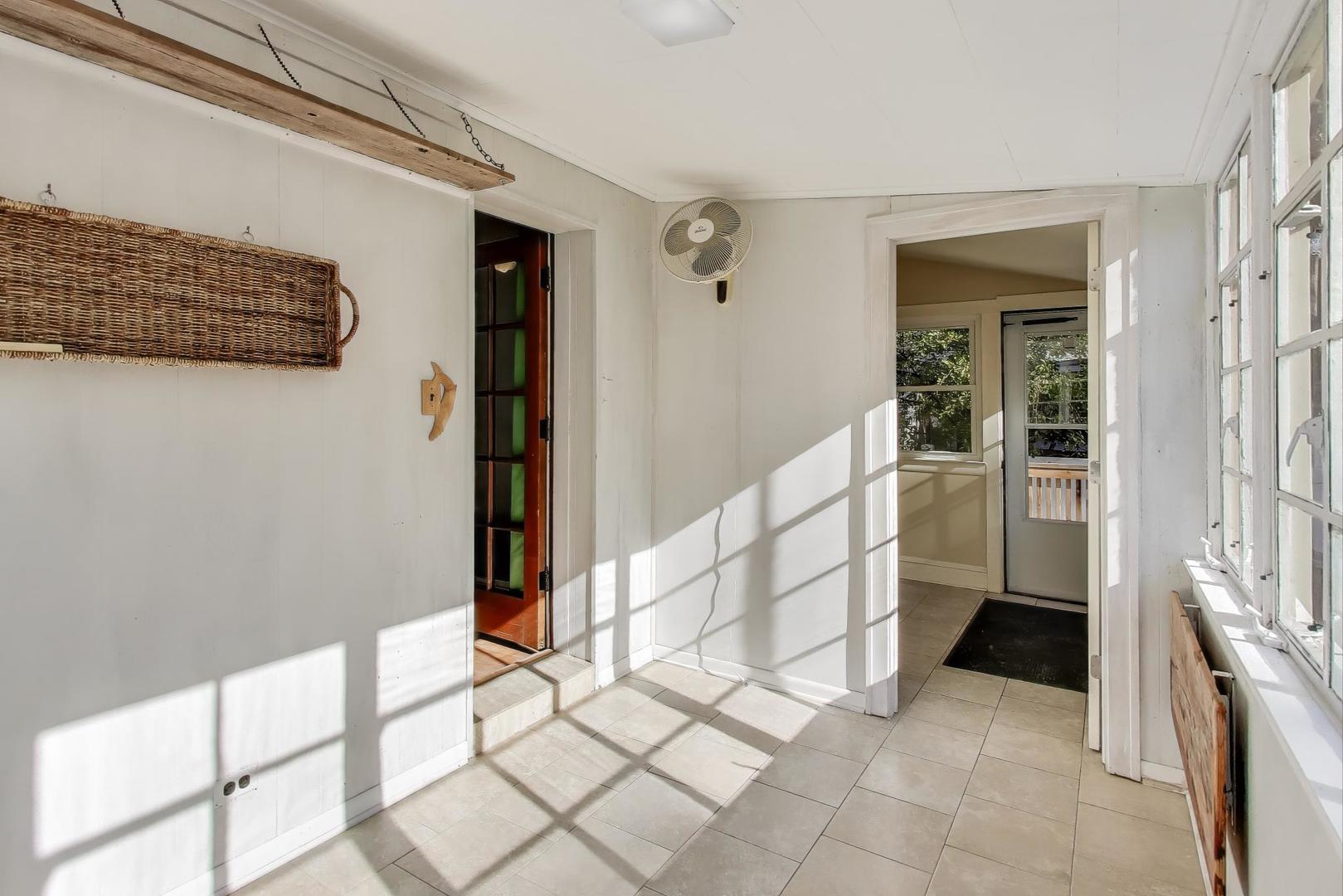 1020 Harvard Terrace Evanston, IL 60202 - Photo 13 of 31 a view of entryway