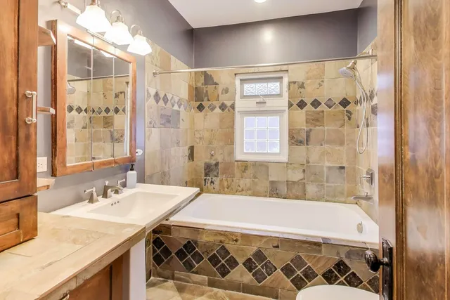 $3,250 | 1020 Harvard Terrace, Evanston, IL 60202