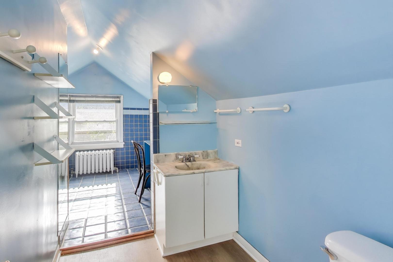 1020 Harvard Terrace Evanston, IL 60202 - Photo 21 of 31 a storage room with washer and dryer