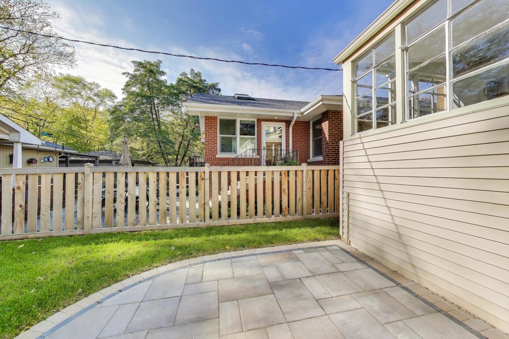 1020 Harvard Terrace Evanston, IL 60202 - Photo 25 of 31 a front view of a house with garden