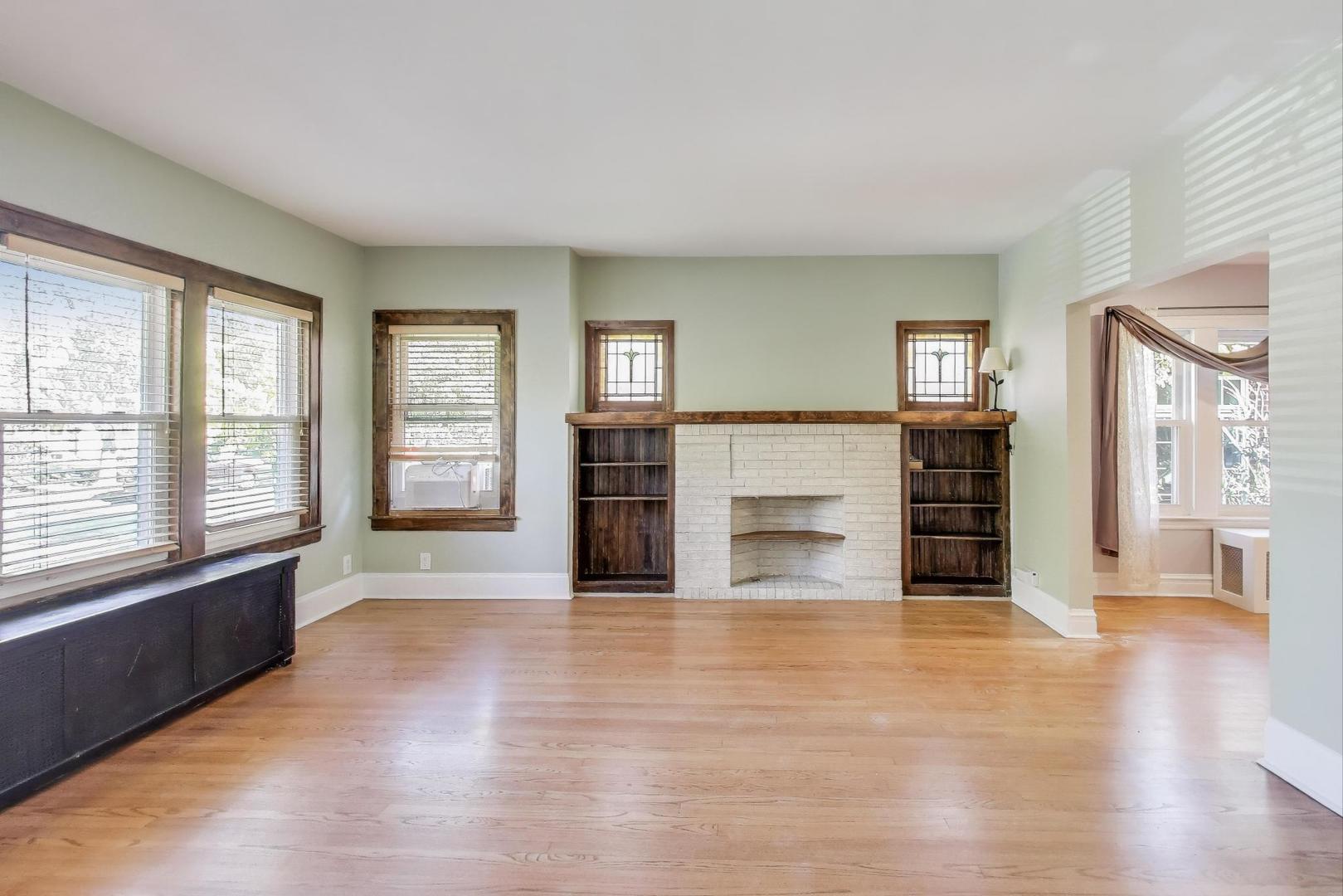1020 Harvard Terrace Evanston, IL 60202 - Photo 4 of 31 an empty room with wooden floor and windows