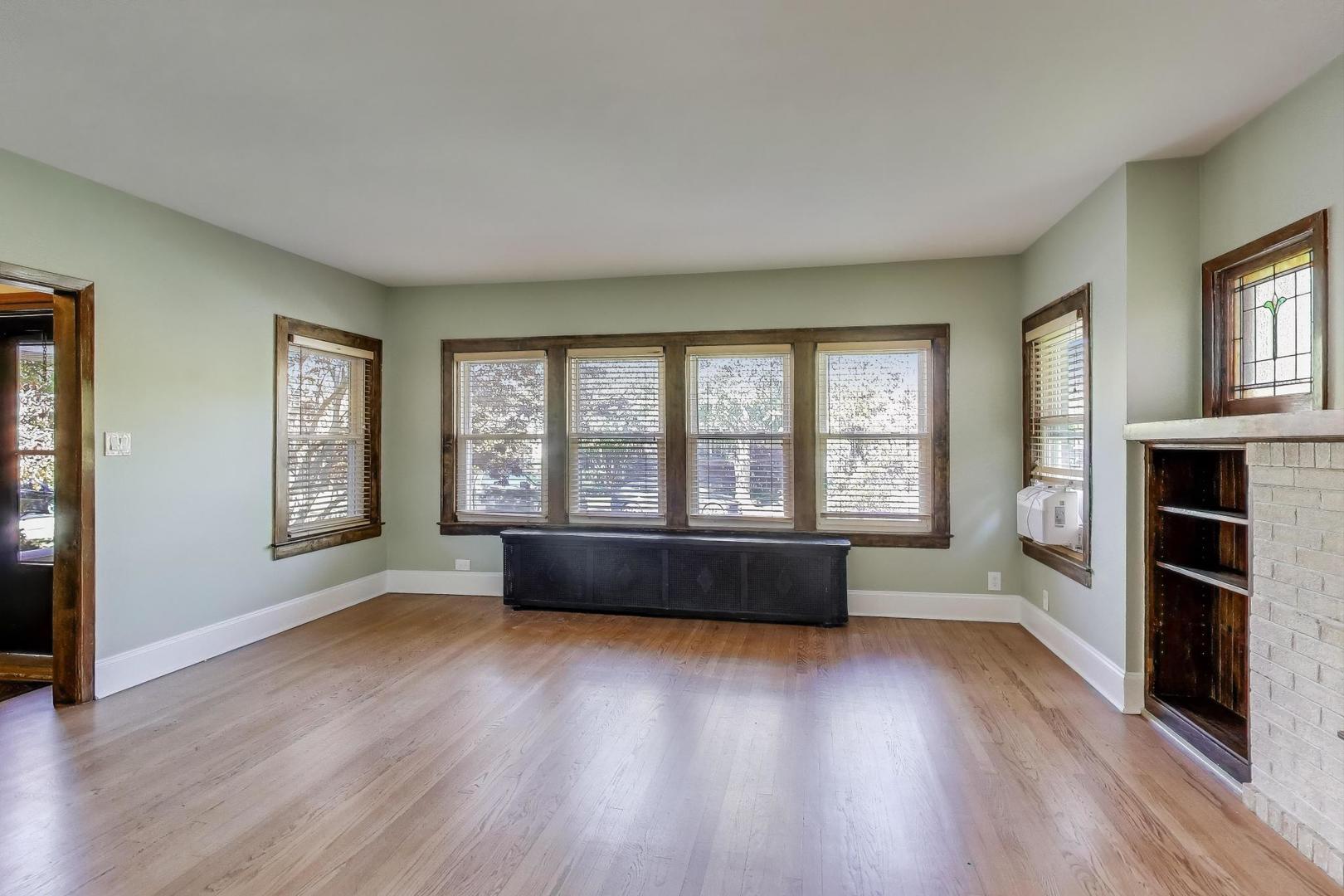 1020 Harvard Terrace Evanston, IL 60202 - Photo 5 of 31 an empty room with wooden floor and windows