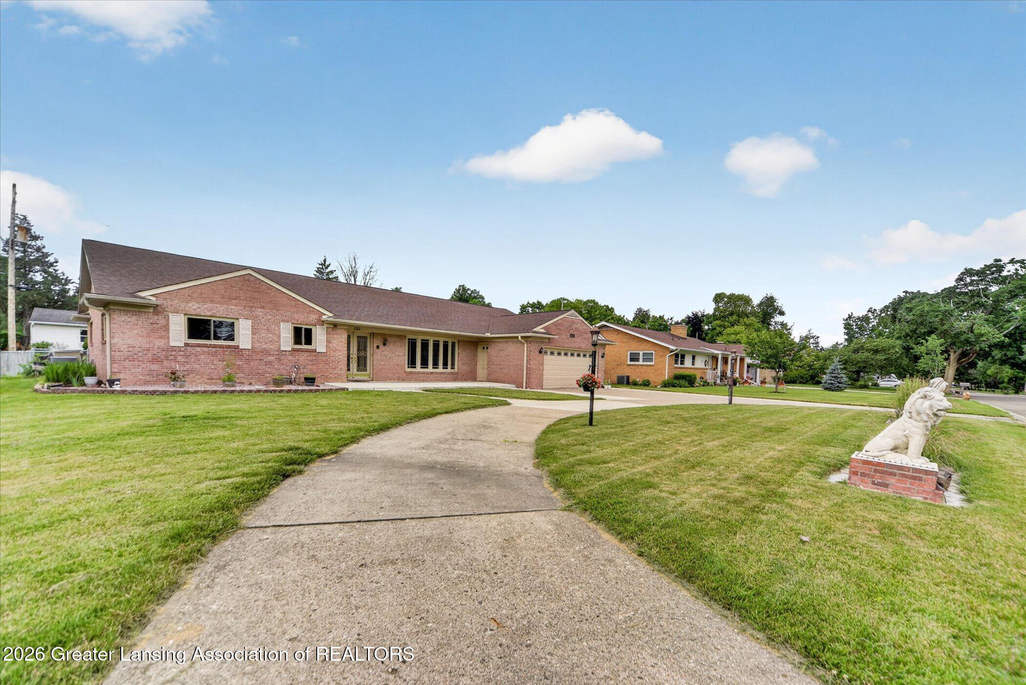 2915 North Cambridge Road Lansing, MI 48911 - Photo 3 of 36 2