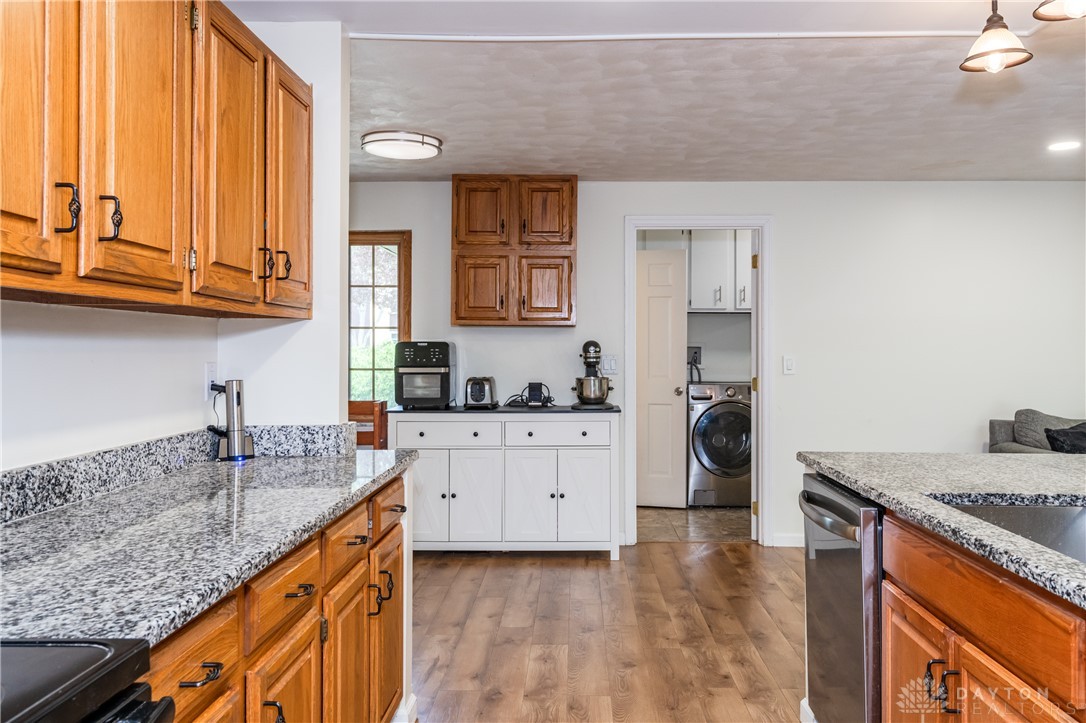 728 Chipplegate Drive Centerville, OH 45459 - Photo 6 of 30 This spacious kitchen offers ample counter space and seamless access to the laundry area.
