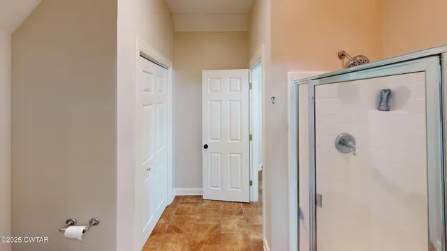 a view of room with shower