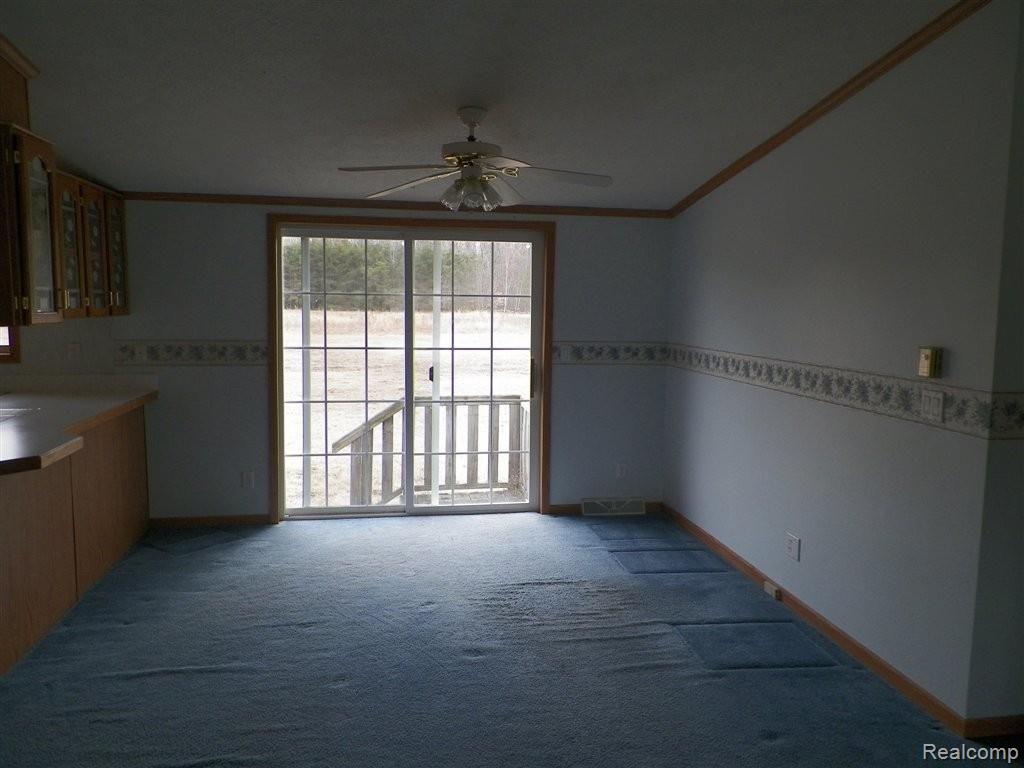 262-161381 - Dining Area.JPG