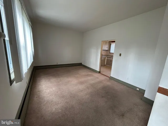 $1,500 | 537 North 3rd Street, Hammonton, NJ 08037