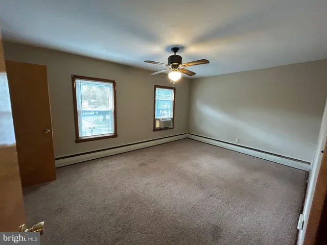 $1,500 | 537 North 3rd Street, Hammonton, NJ 08037