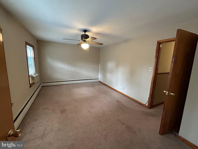 $1,500 | 537 North 3rd Street, Hammonton, NJ 08037