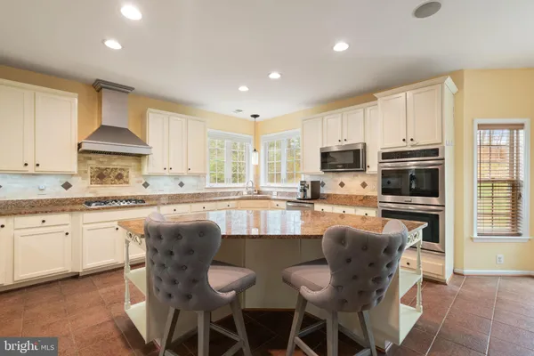 $799,999 | 3679 Expedition Drive, Triangle, VA 22172