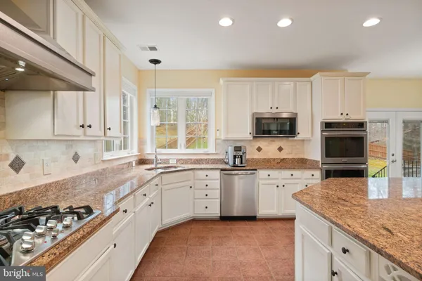 $799,999 | 3679 Expedition Drive, Triangle, VA 22172