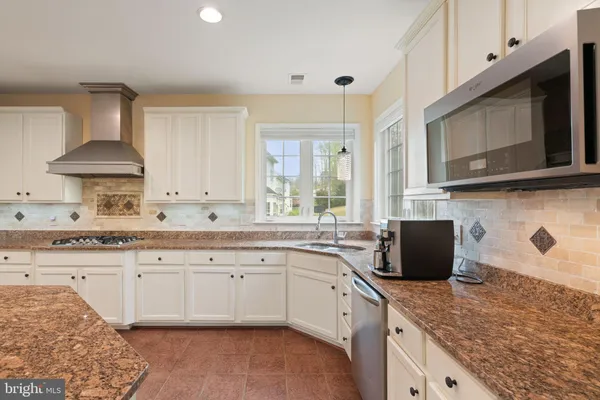 $799,999 | 3679 Expedition Drive, Triangle, VA 22172