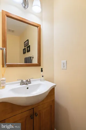 $799,999 | 3679 Expedition Drive, Triangle, VA 22172