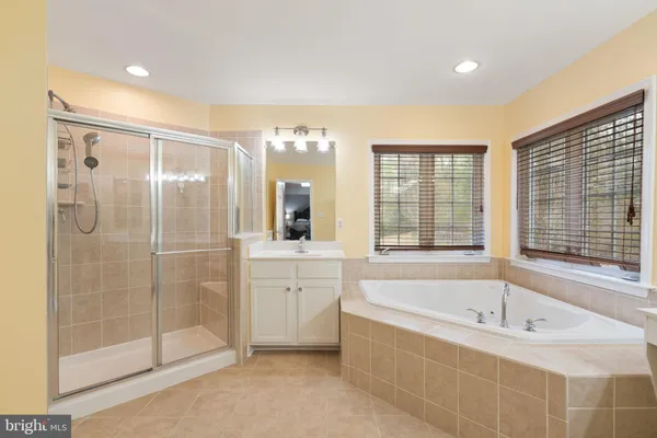 $799,999 | 3679 Expedition Drive, Triangle, VA 22172