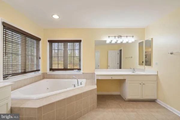 $799,999 | 3679 Expedition Drive, Triangle, VA 22172