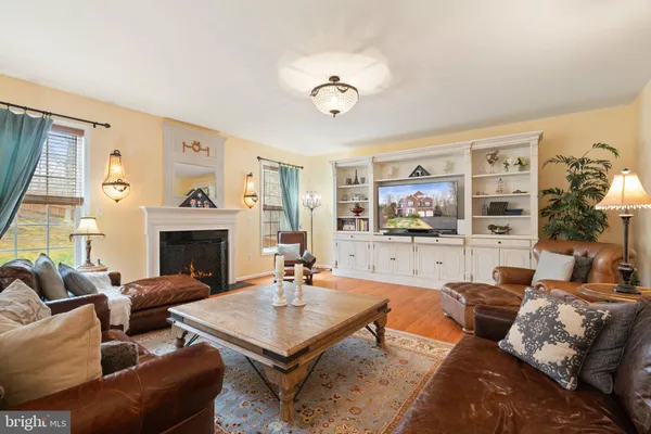 $799,999 | 3679 Expedition Drive, Triangle, VA 22172