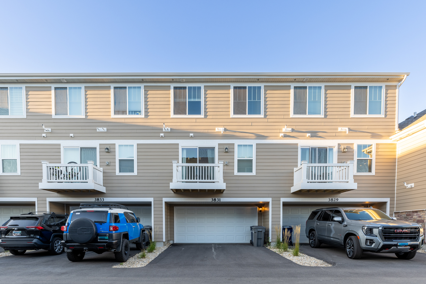 3831 Currant Lane Elgin, IL 60124 - Photo 19 of 19 a car parked in front of a building