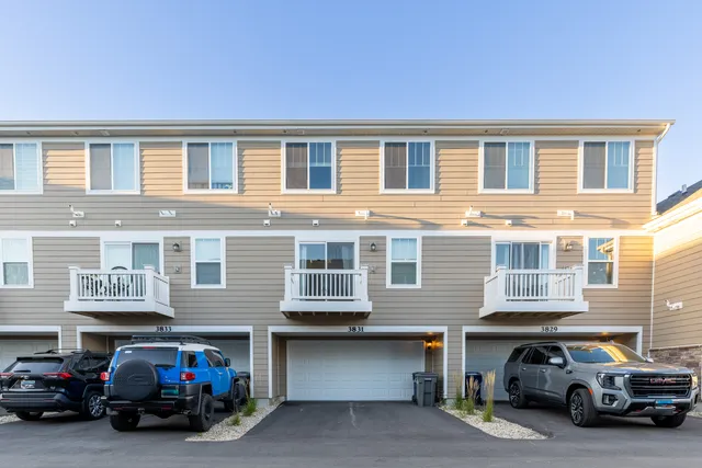 $2,850 | 3831 Currant Lane, Elgin, IL 60124