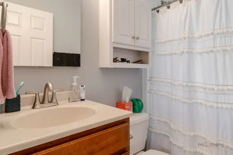 $189,900 | 300 Opatrny Drive, Unit 224, Fox River Grove, IL 60021