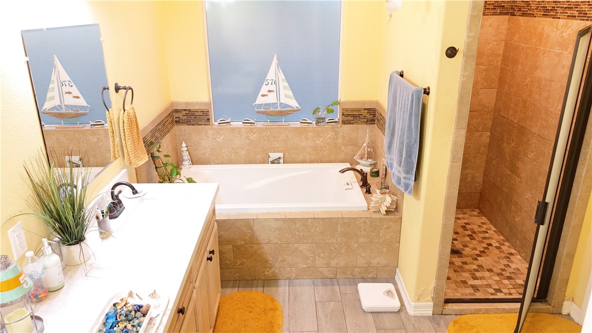 570 County Road 137 Alice, TX 78332 - Photo 22 of 30 a bath tub sitting next to a window